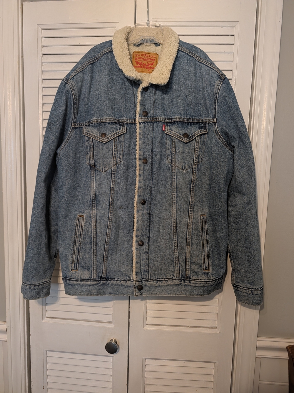 Levi's Men’s Light Blue Sherpa-Lined Denim Trucker Jacket XXL